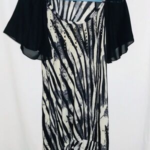 Women’s Short Sleeve Top..size Medium..by Signature I Studio
